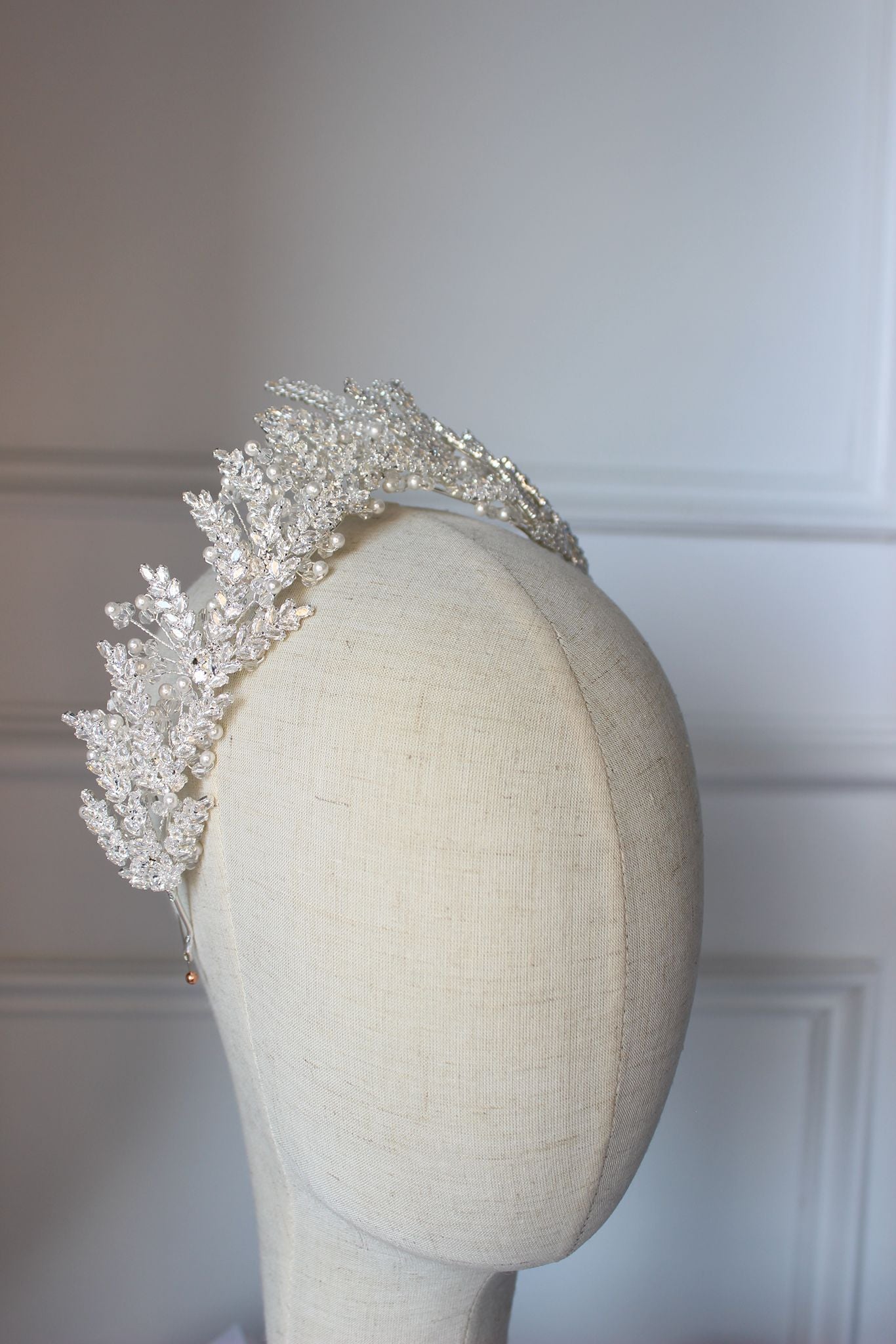 elira bridal crown on mannequin