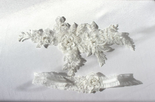 Floral Garter in a white colour