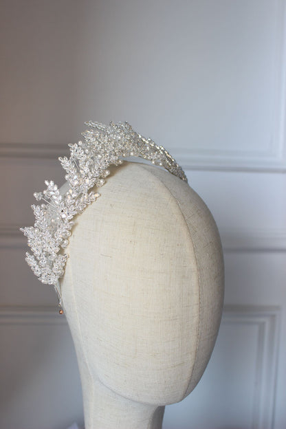 elira bridal crown on mannequin