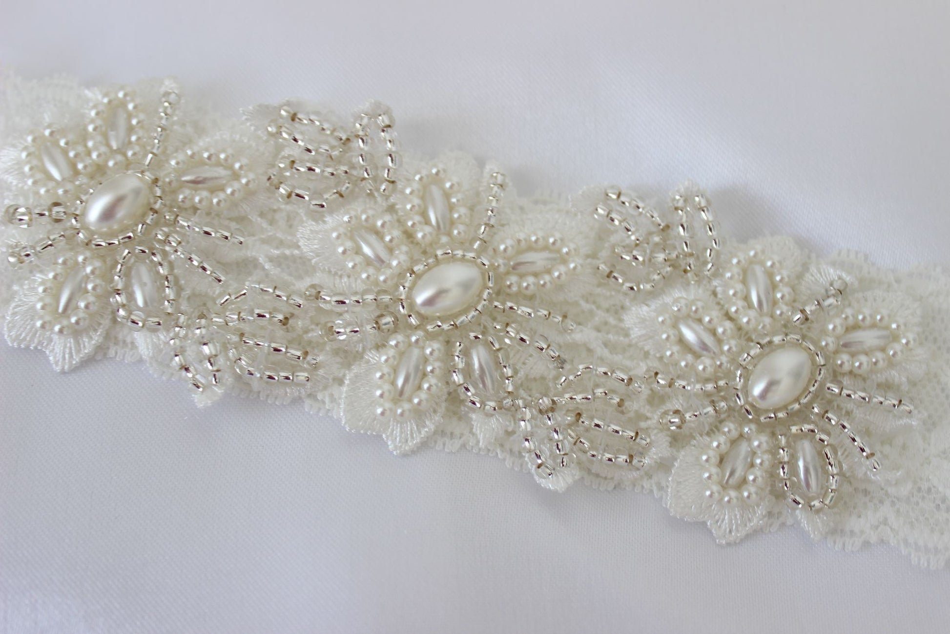 Floral wedding garter with lace