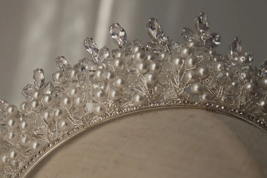 Isadora medium pearl and crystal bridal crown in silver