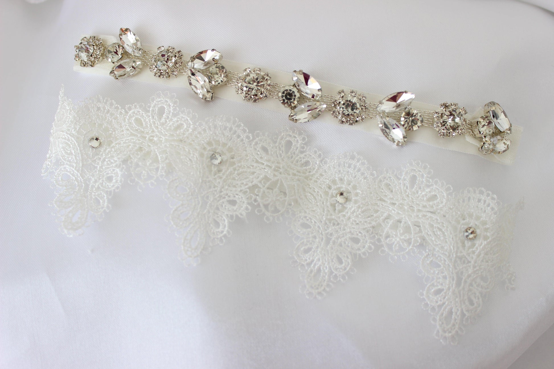 Lace bridal wedding garter set