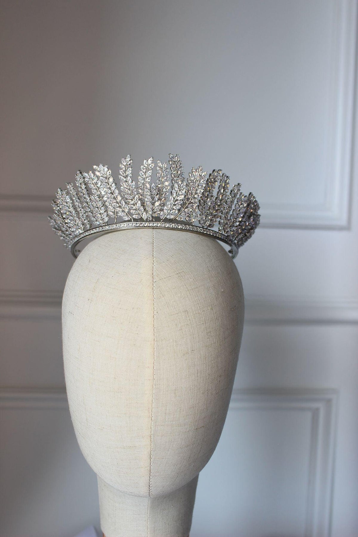 Leia large bridal crown silver