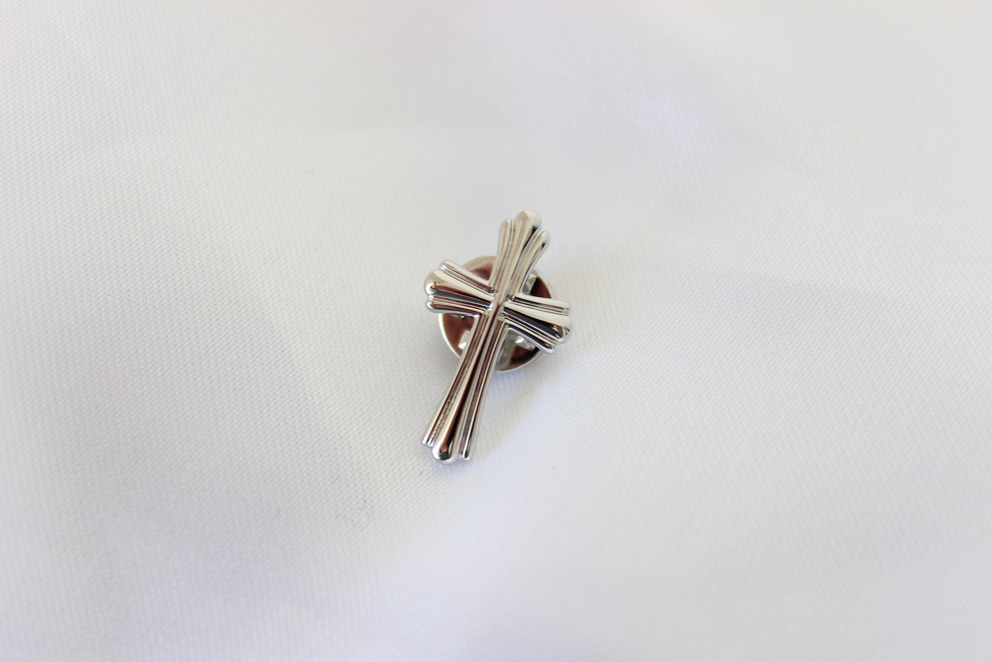 Luke Silver Cross Suit Pin