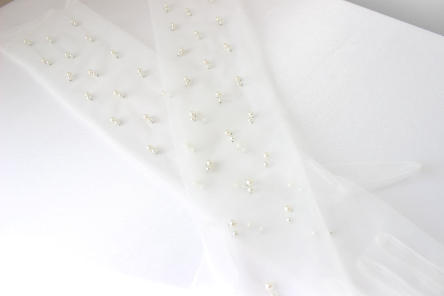 Pearl bridal gloves