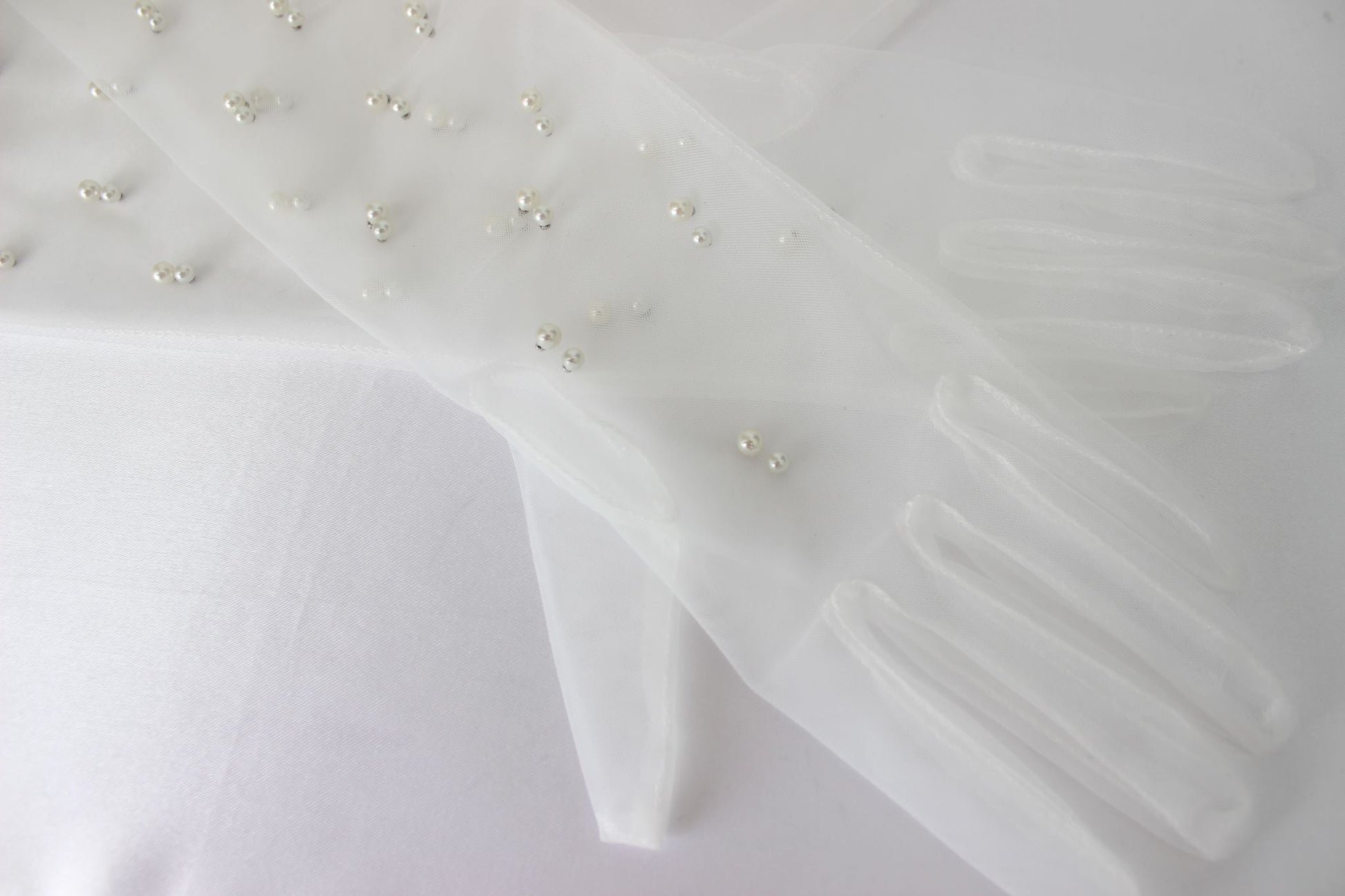Pearl bridal gloves