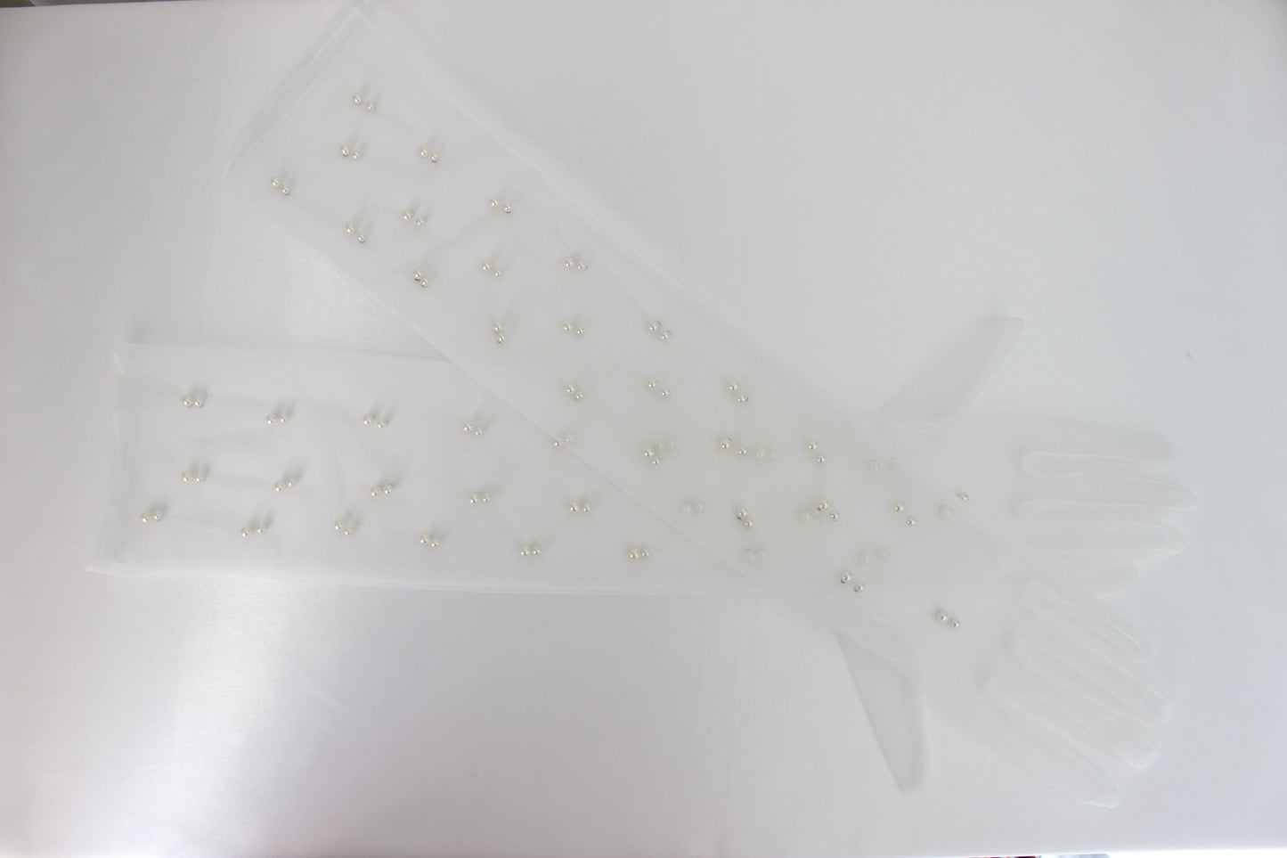 Pearl bridal gloves