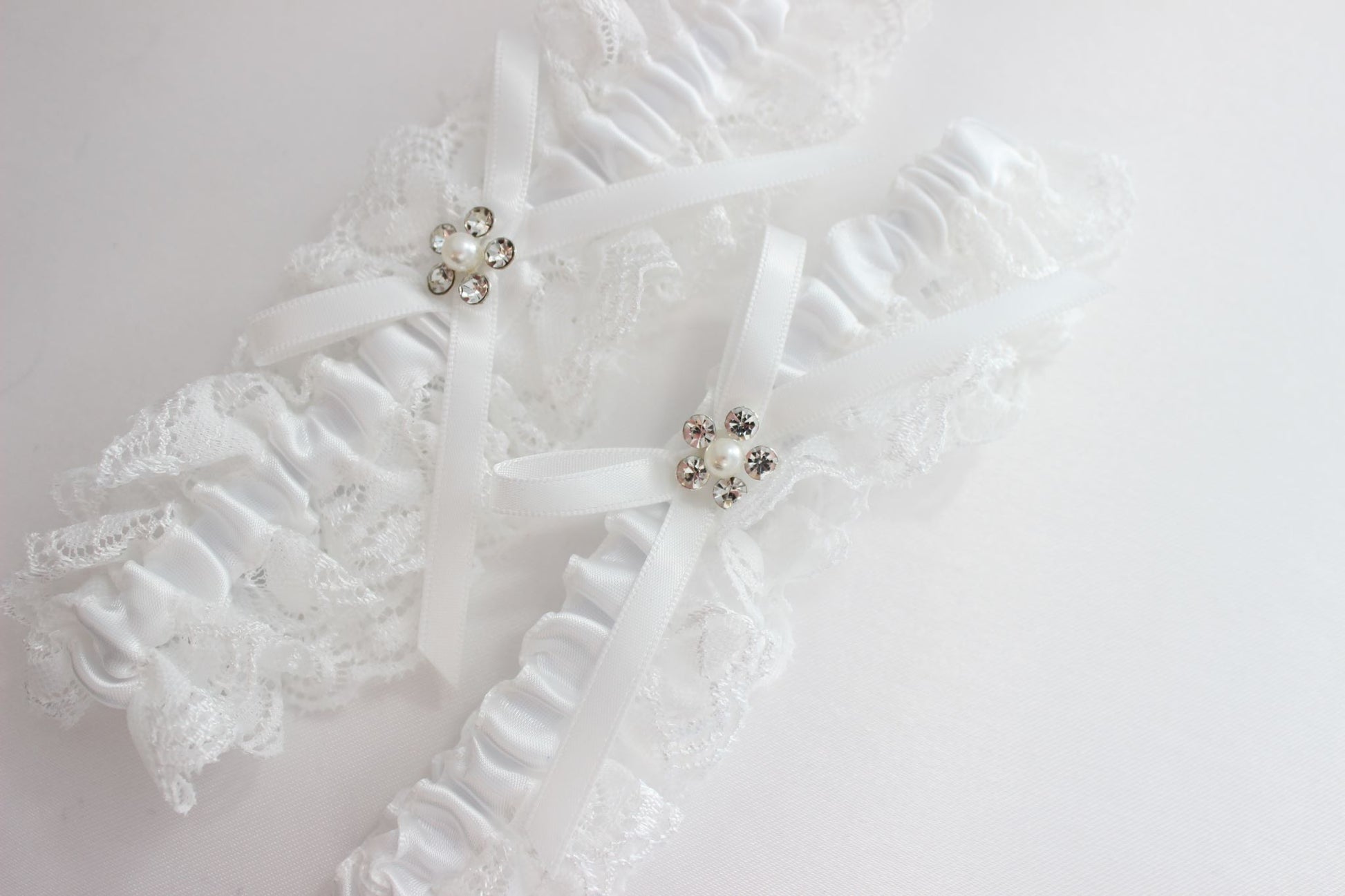 White lace bridal garter set